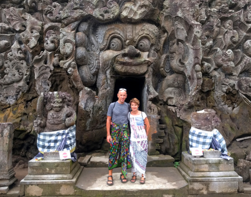 Viaje a Indonesia con la mochila. Visitando el Elephant Temple en Bali