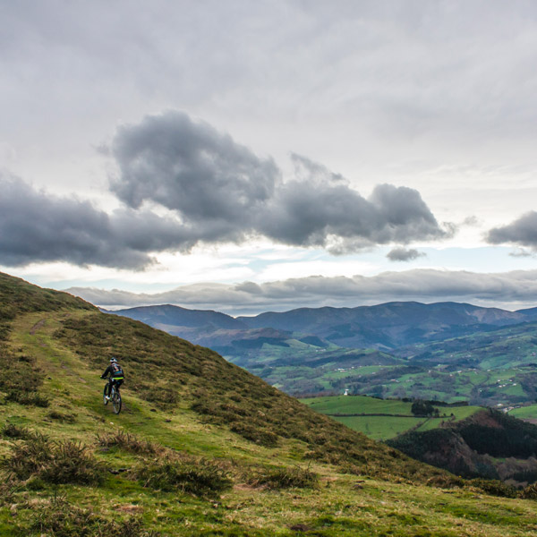 Tours de BTT por etapas en Euskadi