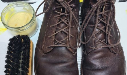 Limpieza botas de cuero Vivobarefoot con manchas.