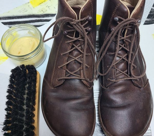 Limpieza de botas de cuero Vivobarefoot con manchas. Crema casera